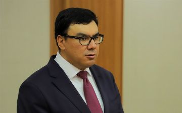 Азиз Абдухакимов заявил, что учителя тратят слишком много времени на перекличку и лишние разговоры