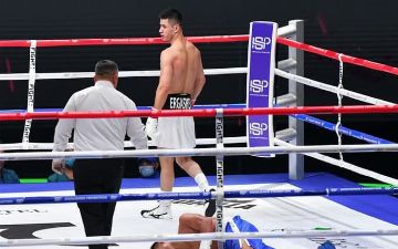 Противника узбекского боксера Шохжахона Эргашева вынесли с ринга на носилках - видео