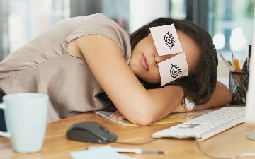 Какой чай поможет навсегда избавиться от дневной сонливости?