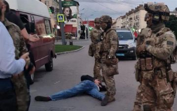 Террорист в Луцке сдался после разговора с Зеленским