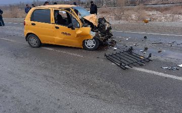 В Навои грузовик столкнулся с автомобилем Matiz: погиб один человек