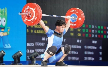 Узбекский тяжелоатлет Хусинбой Матрасулов завоевал бронзовую медаль на ЧА