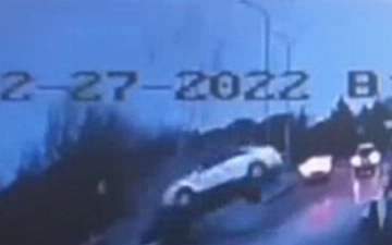 В Бухаре Lacetti на большой скорости снес столб и перевернулся — видео