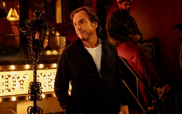 Брэдли Купер представил трейлер новой драмеди «Эта штука работает?»