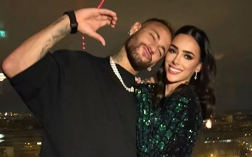 Неймар и его возлюбленная в ожидании первенца 