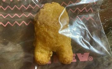 Наггетс в форме «Among Us» продали на аукционе за 100 тысяч долларов