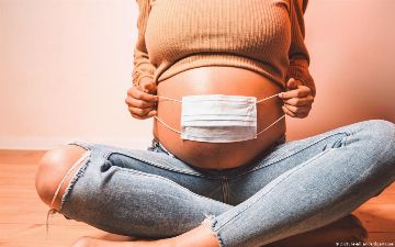 Российские врачи объяснили опасность вакцинации беременных от COVID-19