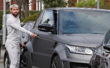 Фанаты «МанСити» раскритиковали сотрудника клуба из-за его решения продать подарок от Агуэро