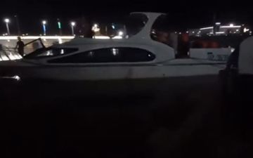 Прогулочный катер с 16 пассажирами на борту сел на мель в Карши 