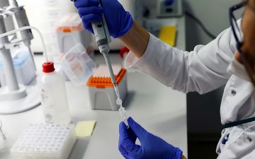 Названы причины появления новых штаммов COVID-19