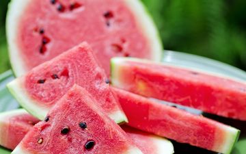 Кому стоит отказаться от арбузов?