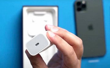 Компанию Apple снова оштрафуют за продажу смартфонов без зарядки