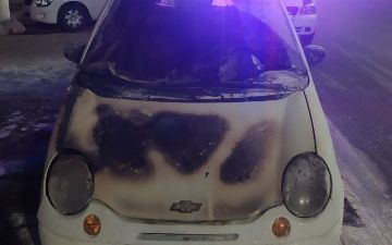 В Ташкенте недалеко от «Некста» сгорел «Матиз»