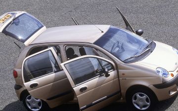 Рассказываем узбекистанцам пять полезных привычек, которые спасут им жизнь за рулем