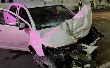 На Юнусабаде «Кобальт» влетел в бетонное ограждение — один человек погиб, он же и виновен