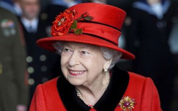 Королева Елизавета II выпустила парфюм, но он оказался не для людей 