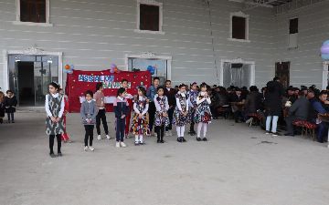 В Хорезме легко одетых детей заставили выступать перед гостями