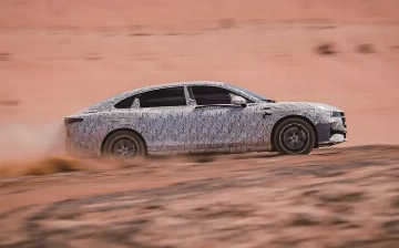 Dongfeng готовит седан с четырьмя экранами в салоне