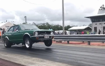 В сети показали очень мощную Toyota Corolla 1972 года