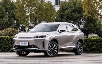 В Китае в продажу поступил гибридный кроссовер Roewe DX5 за $16,5 тысячи