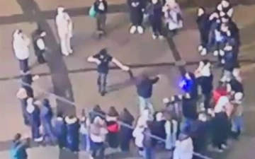 Молодого узбекистанца задержали за танцы с пистолетом в центре Петербурга