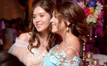 Муниса Ризаева специально прервала съемки своего клипа, чтобы выступить на свадьбе дочери Рано Шодиевой - видео