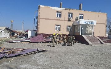 Ураган в Сырдарье сорвал крыши зданий и оборвал провода 