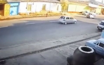В Намангане водитель Damas чуть не сбил ребенка (видео)