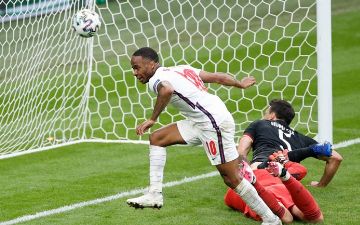 Суперкоманды выдали дворовой футбол, в котором сильнее оказалась сборная Англии