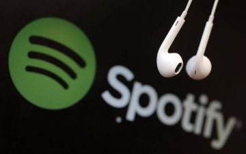 Какая песня стала первой в истории, набравшей три миллиарда прослушиваний на Spotify?