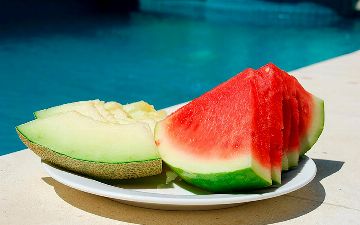 Диетолог рассказала об опасности корок дыни и арбуза