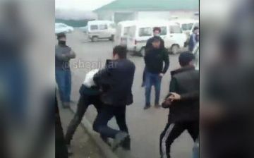 В Намангане водители не поделили очередь и устроили драку на автозаправке 