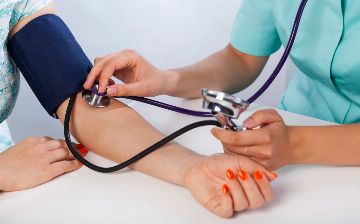 Специалист рассказал, как измерить давление без тонометра