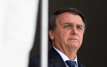 Экс-президента Бразилии обвинили в подделке данных о вакцинации