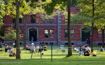 Гарварду запретили принимать иностранных студентов