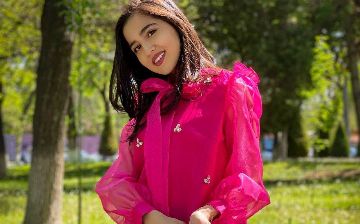 Поклонники актрисы Дурдоны Курбановой засняли ее во время нарушения правил ПДД - видео