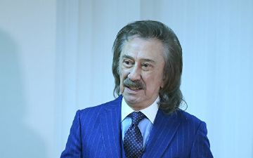 Фаррух Закиров неожиданно появился на концерте Озоды Нурсаидовой и вышел на сцену – видео 