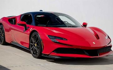 Посмотрите на Ferrari с джинсовым салоном