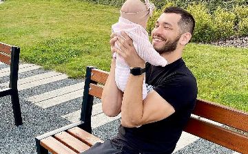 Боец Махмуд Мурадов поделился фотографией подросшей дочери