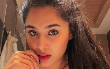 Блогер Рухсора показала свои детские фотографии и рассказала, чем она болела – фото