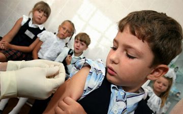 В Узбекистане дошкольники и первоклассники будут вакцинированы от гриппа бесплатно