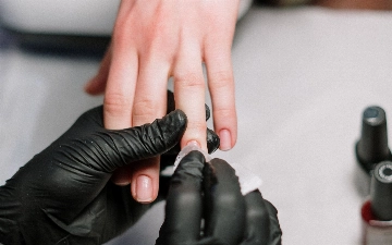 Как сделать маникюр «богатой девушки» — новый тренд