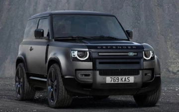 Новый Land Rover Defender SVX заметили во время испытаний