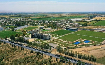 Шавкат Мирзиёев посетил новый центр футбола в Ташобласти