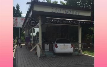В Ташкенте Lacetti в результате ДТП въехал в магазин