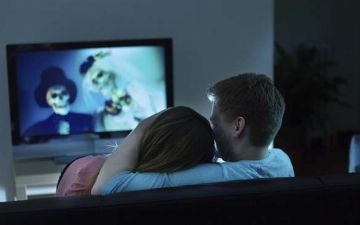 Ученые выяснили, почему сердцебиение людей синхронизируется при просмотре фильмов и чтении книг