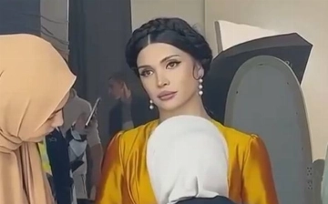 Паризоду захейтили за выражение лица на съемке