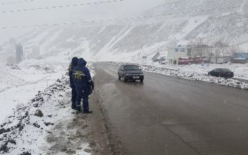 Проезжающих по перевалу «Камчик» водителей предупредили об опасности