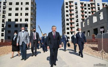 Шавкат Мирзиёев посетил строящиеся дома в Яшнабадском районе Ташкента