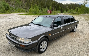 В сети выставили на продажу странный лимузин на базе Toyota Camry по цене Chevrolet Spark